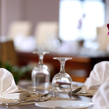 Flora Charishma Residency Aluva Hotel Kochi Eksteriør billede