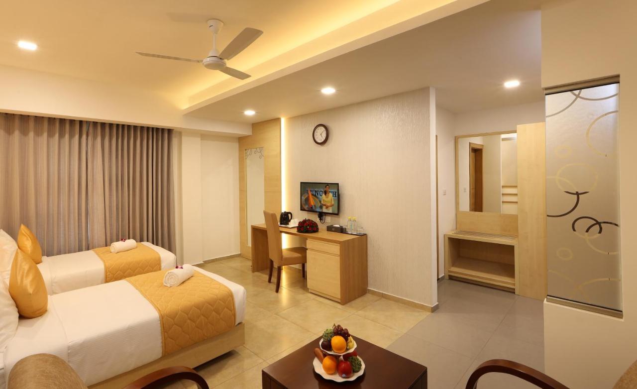 Flora Charishma Residency Aluva Hotel Kochi Eksteriør billede