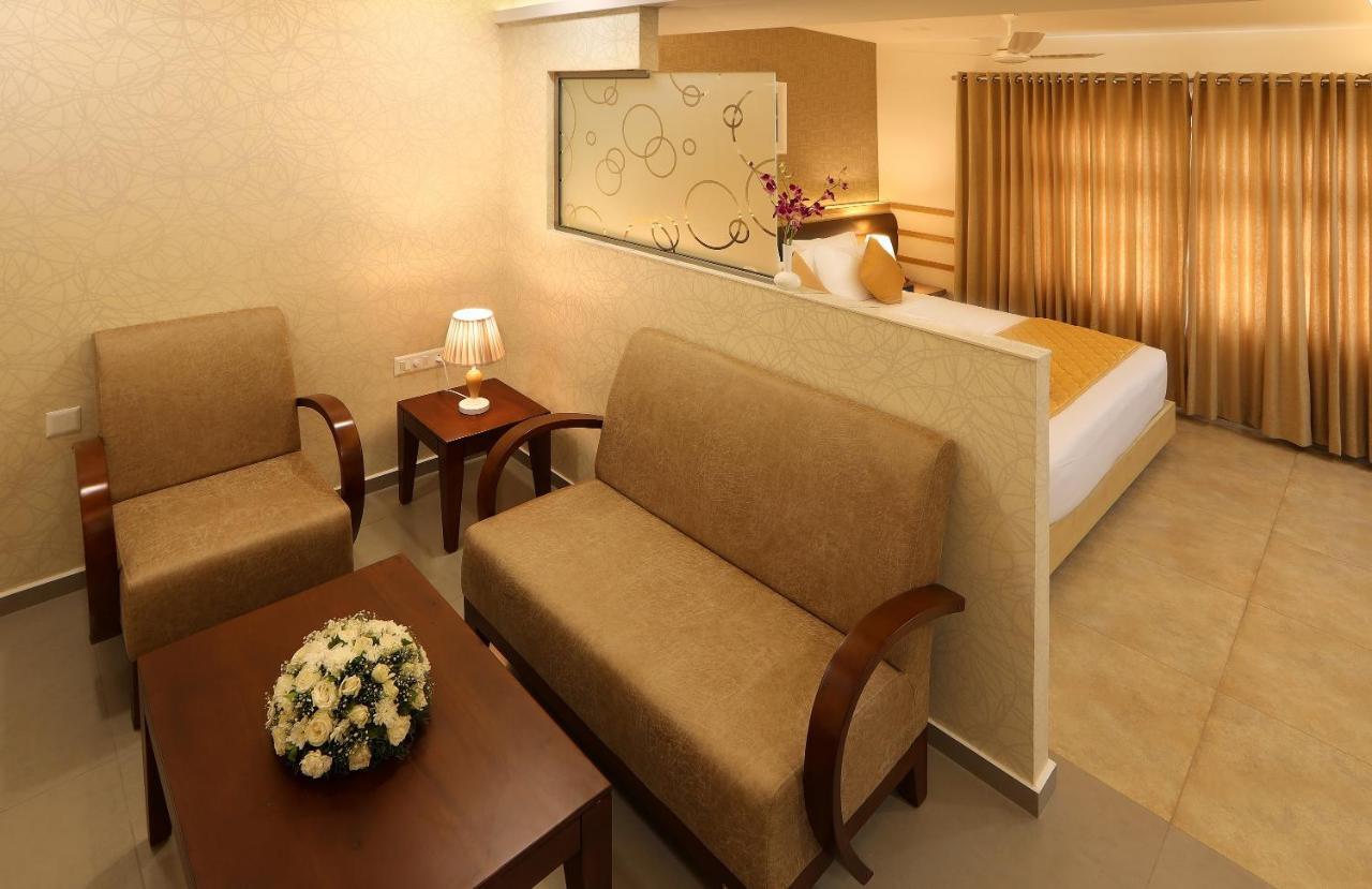 Flora Charishma Residency Aluva Hotel Kochi Eksteriør billede