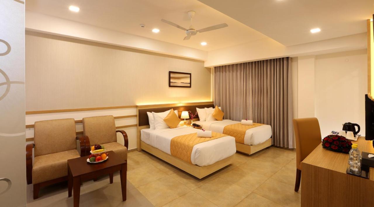 Flora Charishma Residency Aluva Hotel Kochi Eksteriør billede
