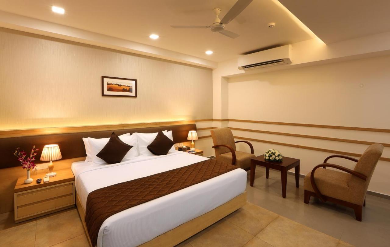 Flora Charishma Residency Aluva Hotel Kochi Eksteriør billede