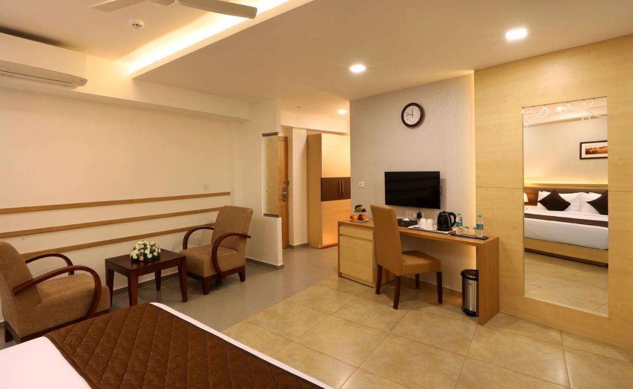 Flora Charishma Residency Aluva Hotel Kochi Eksteriør billede