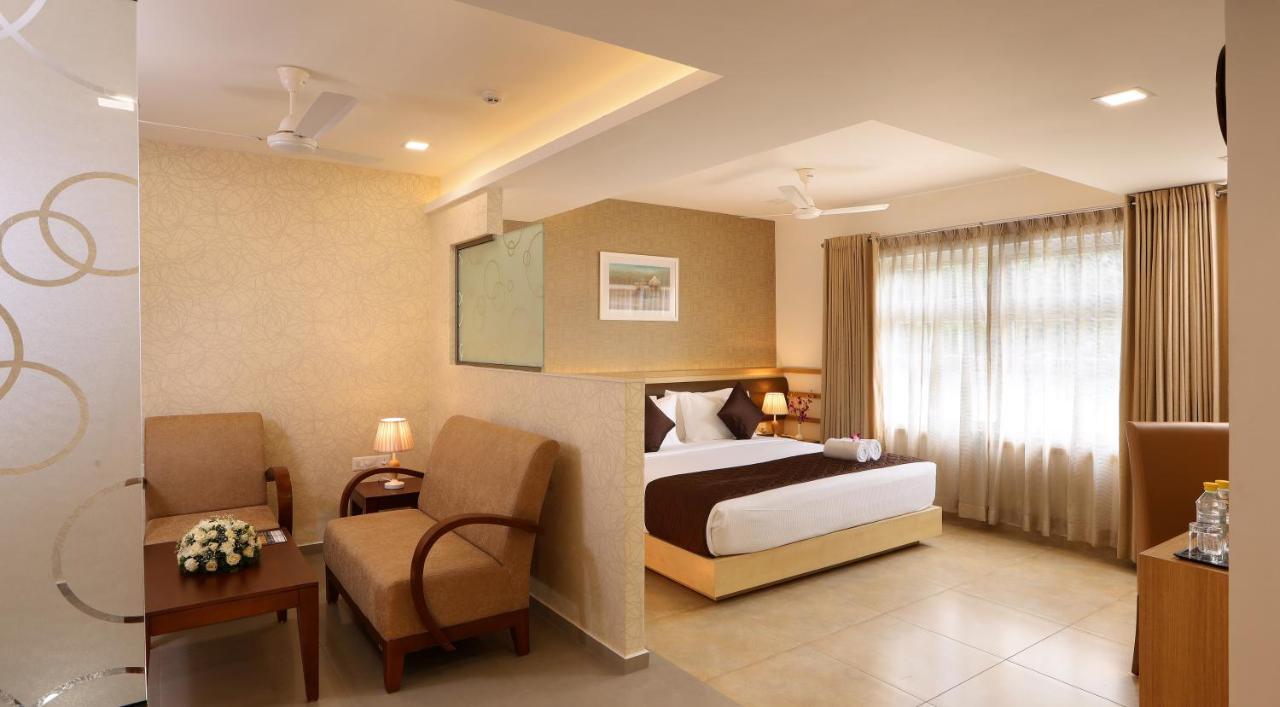 Flora Charishma Residency Aluva Hotel Kochi Eksteriør billede