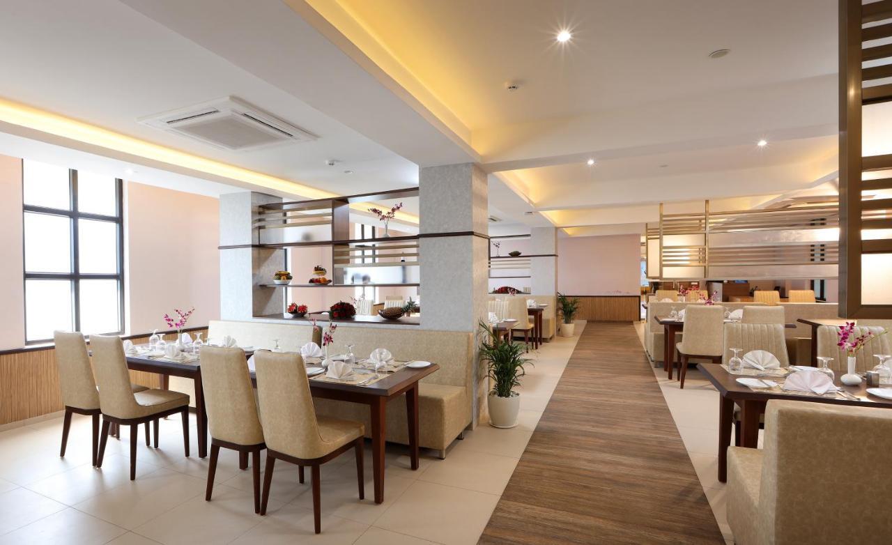 Flora Charishma Residency Aluva Hotel Kochi Eksteriør billede