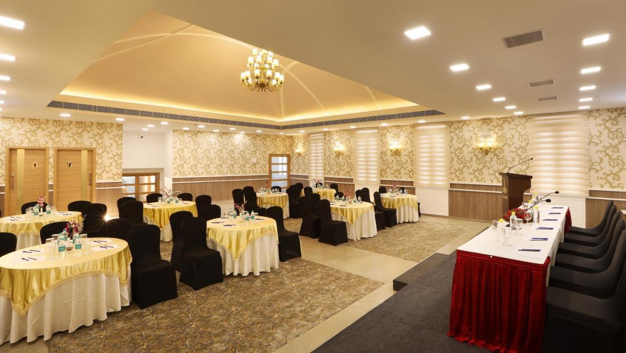 Flora Charishma Residency Aluva Hotel Kochi Eksteriør billede